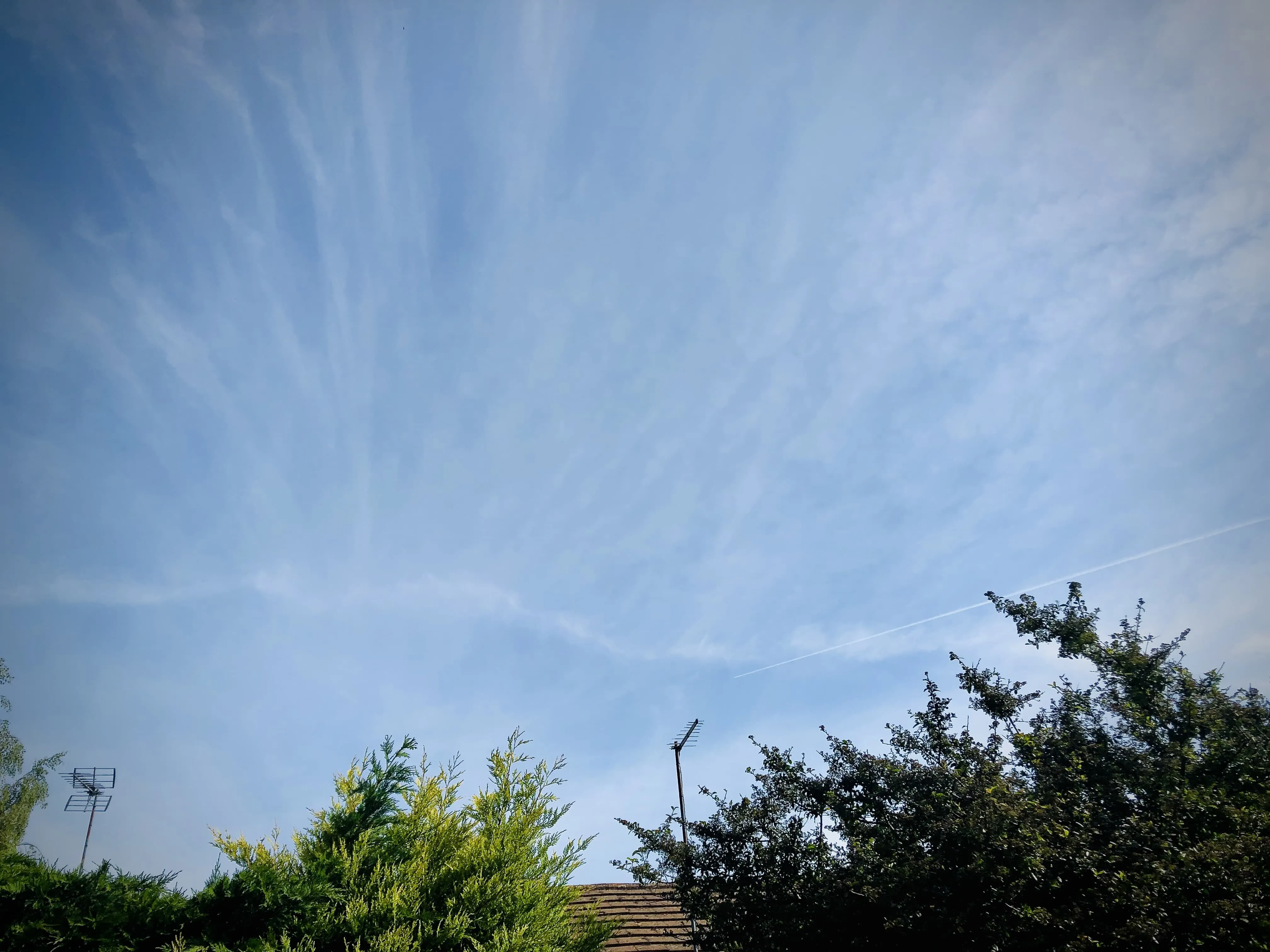 Chemtrails above Cheshunt 2022.